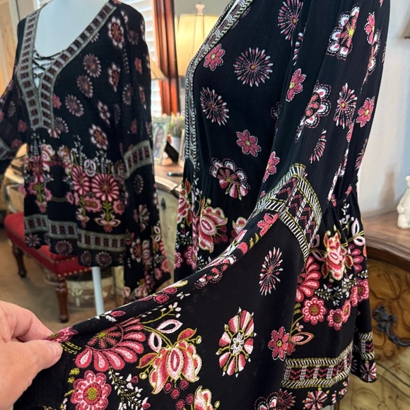 Floral Lace-Up Blouse in Black and Pink - Picture 9 of 13